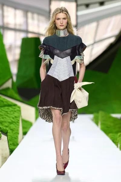 Look 8